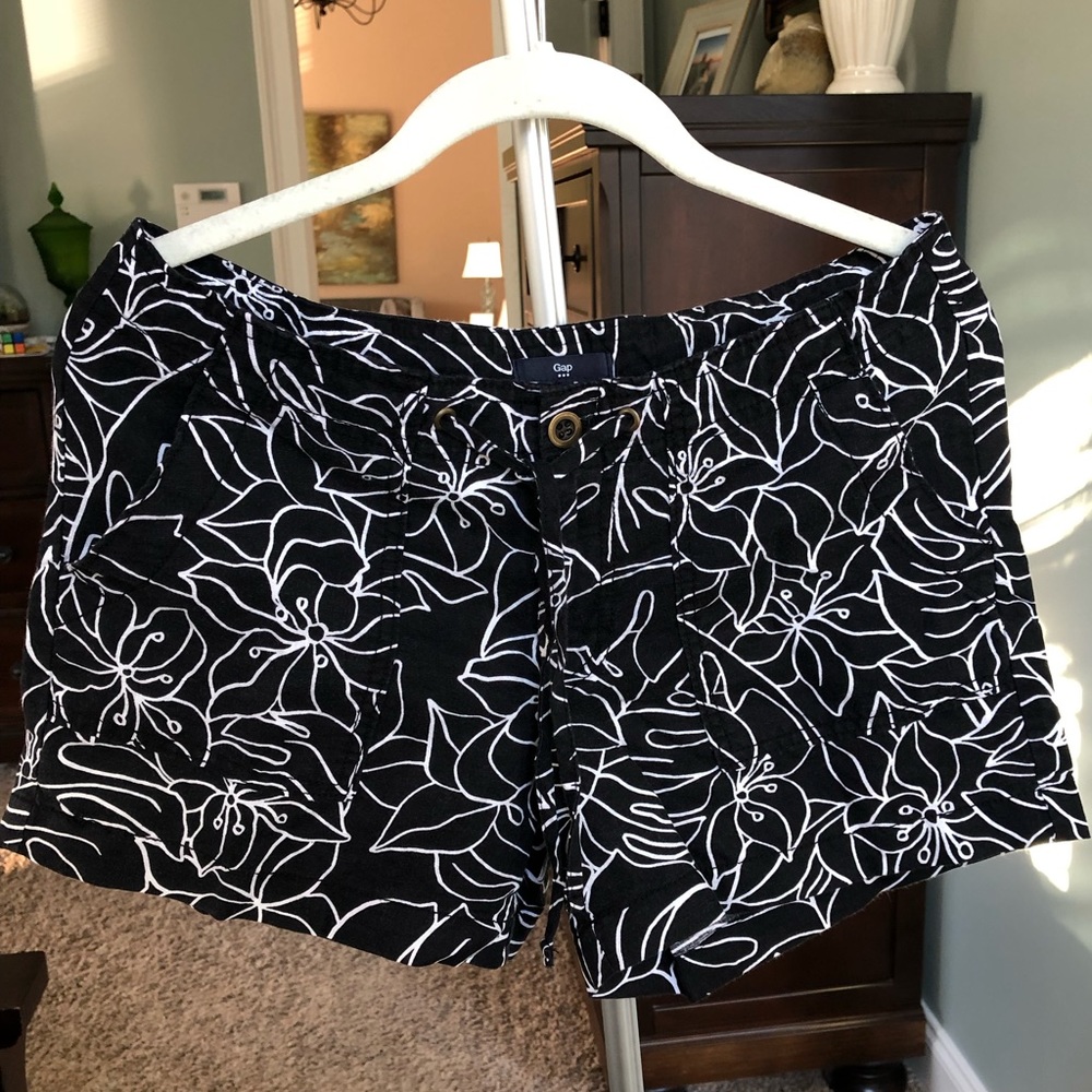 Gap Women’s Linen Shorts